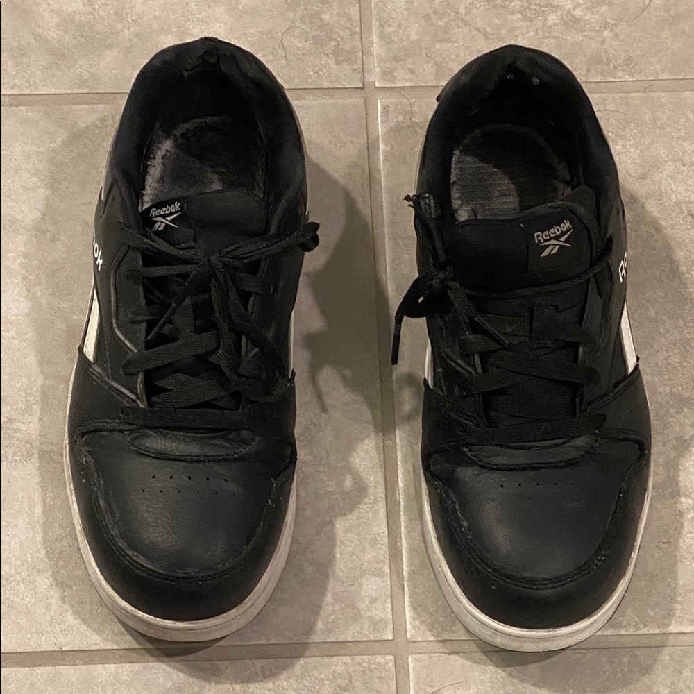 Reebok Men's Black and White Composite Sneakers Men’s 9W. No insoles.